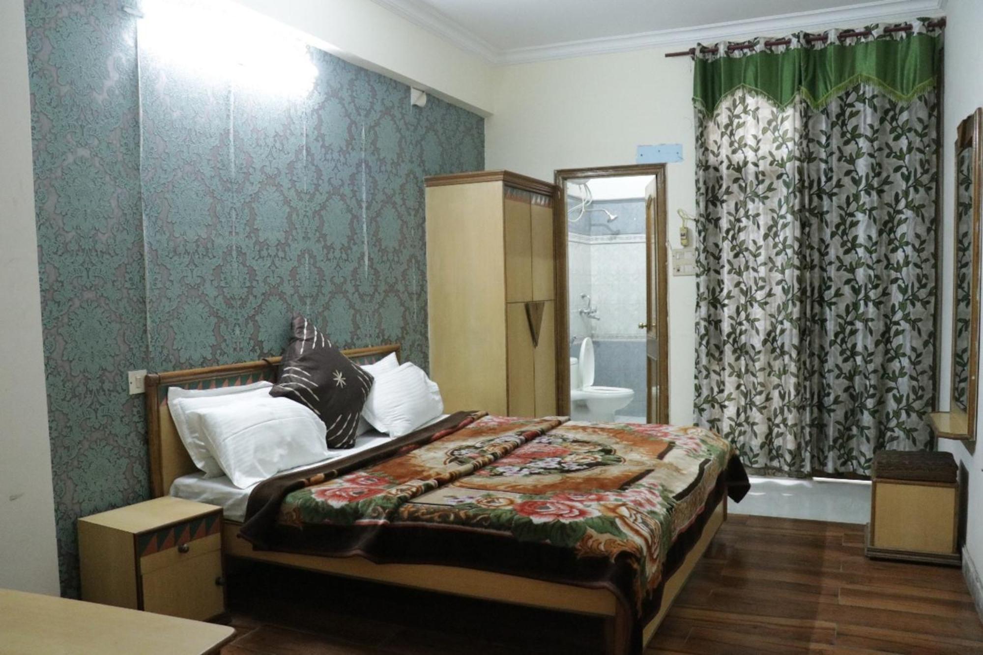 Hotel Royal Palace Jalandhar Exterior photo